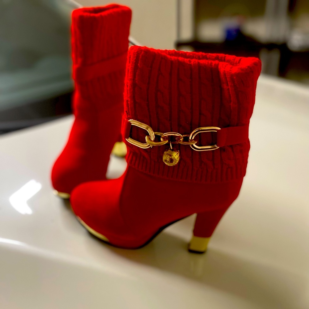 Size 7 ankle booties